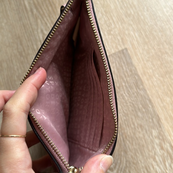 Kate spade wristlet - amazing condition - Picture 3 of 4